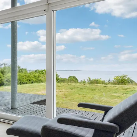 4 Bedroom In Nyaraló *