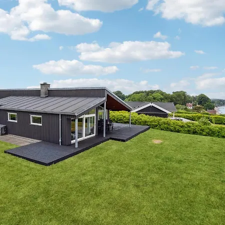 4 Bedroom In Holiday home